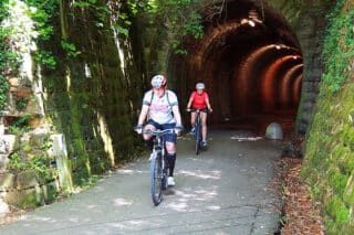 cyklisti v tunelu dovolená na kole Istrie 2026