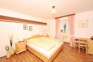 pokoj v hotelu s polopenzí Rakousko cyklodovolená 2026